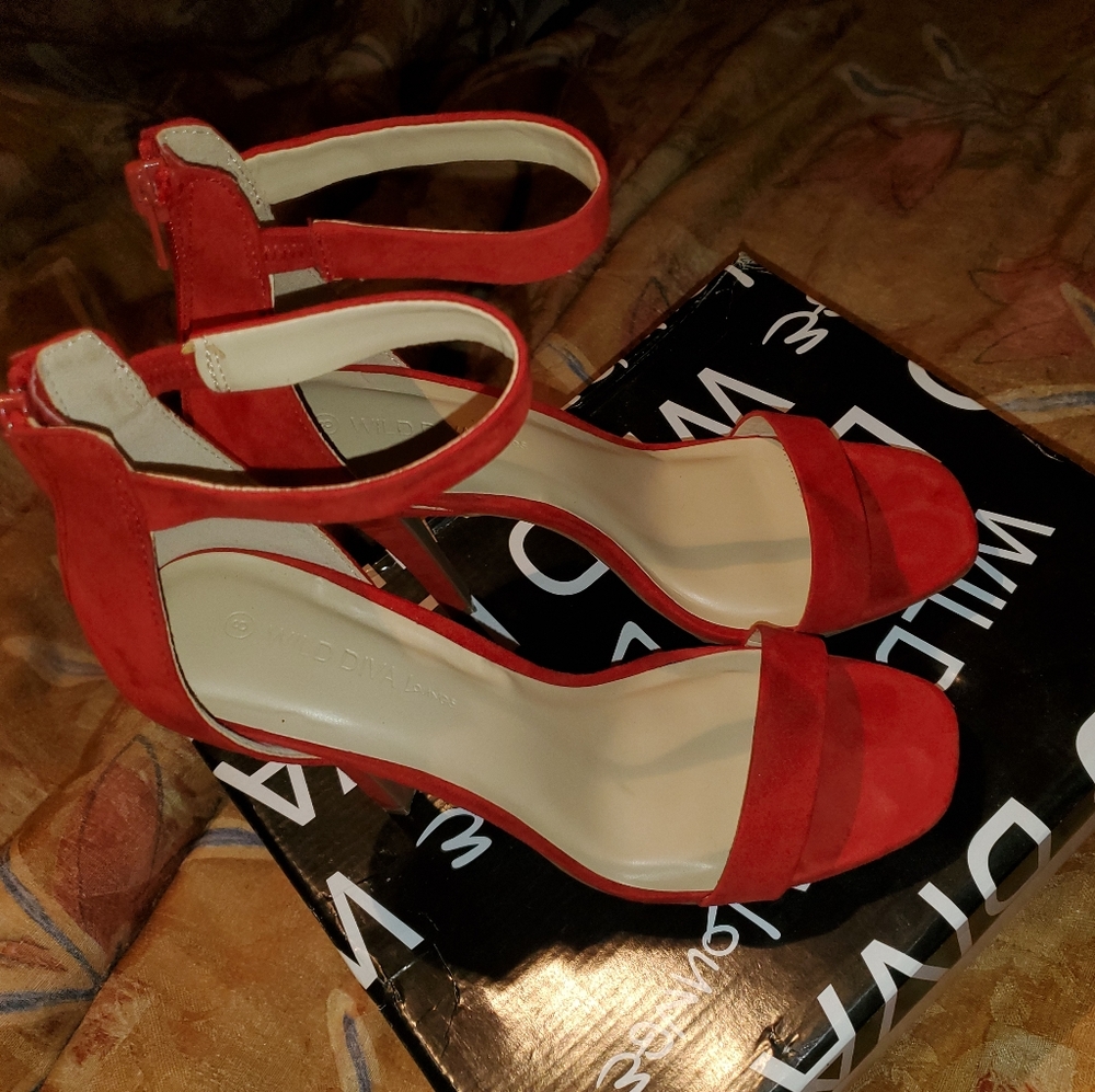 Shoes - Picture 2 of 4